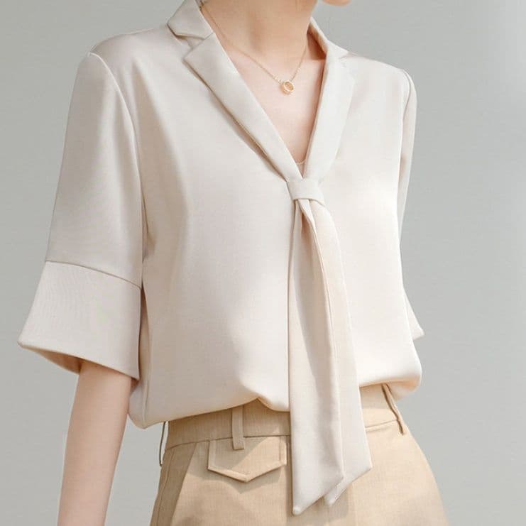 イエベ春/イエベ秋服　襟元リボンデザイン五分袖とろみブラウス