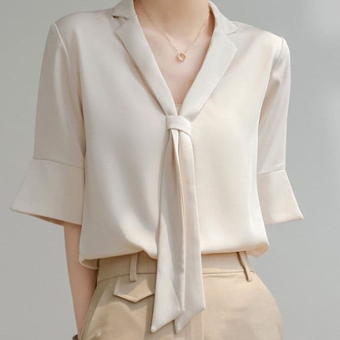 イエベ春/イエベ秋服　襟元リボンデザイン五分袖とろみブラウス