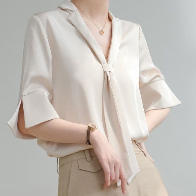 イエベ春/イエベ秋服　襟元リボンデザイン五分袖とろみブラウス