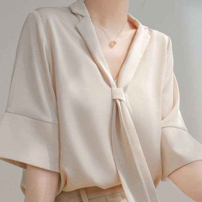 イエベ春/イエベ秋服　襟元リボンデザイン五分袖とろみブラウス