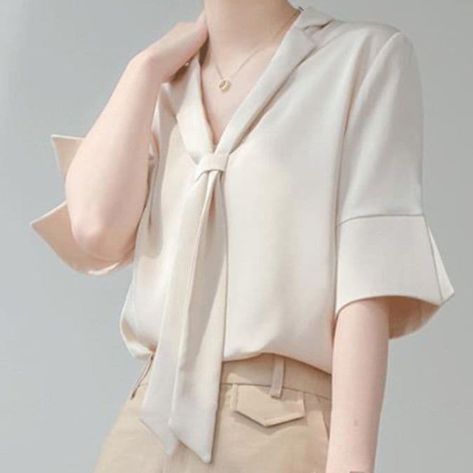 イエベ春/イエベ秋服　襟元リボンデザイン五分袖とろみブラウス