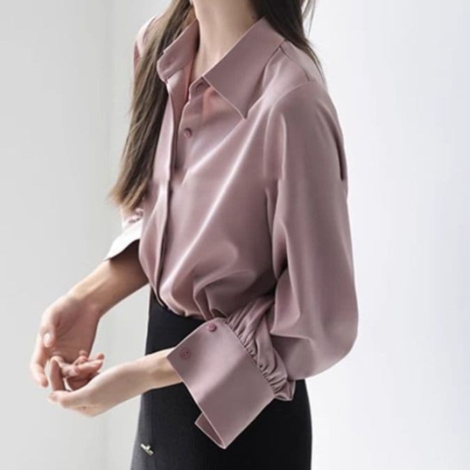 イエベ春/イエベ秋服　サテン素材の上品な長袖シャツブラウス