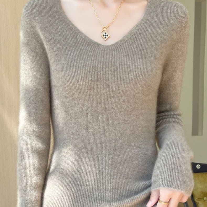 イエベ春/イエベ秋服　上品なブイネックリブ編み長袖ニット