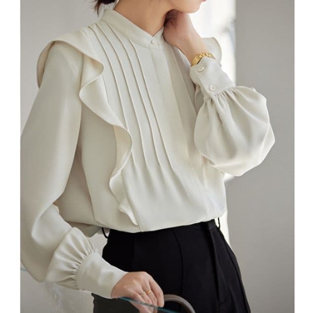 イエベ春/イエベ秋服　　立体ピンタック襟付き長袖ブラウス