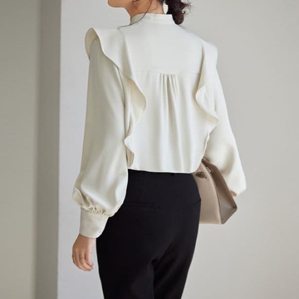 イエベ春/イエベ秋服　　立体ピンタック襟付き長袖ブラウス