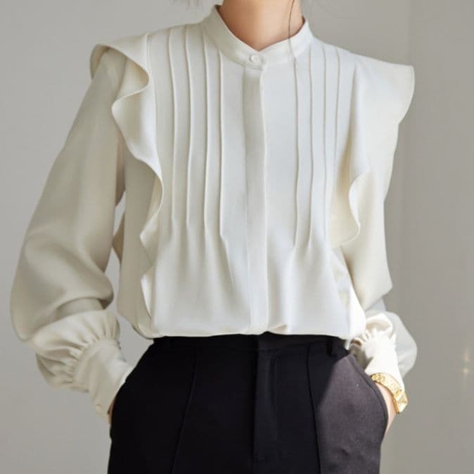 イエベ春/イエベ秋服　　立体ピンタック襟付き長袖ブラウス