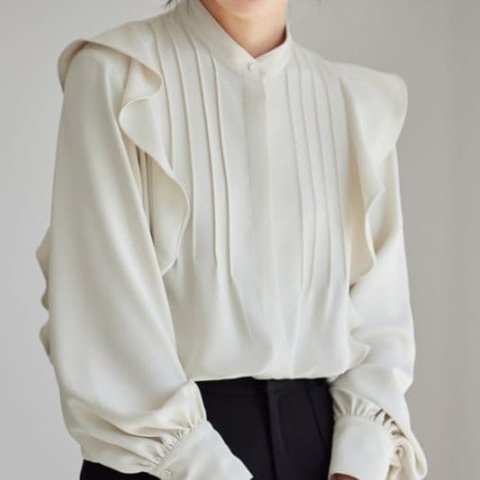 イエベ春/イエベ秋服　　立体ピンタック襟付き長袖ブラウス