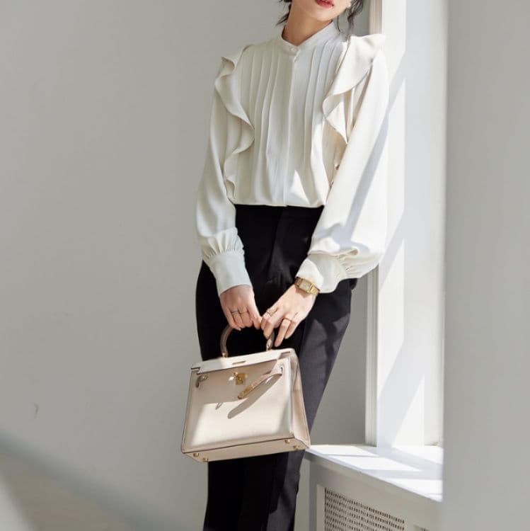 イエベ春/イエベ秋服　　立体ピンタック襟付き長袖ブラウス