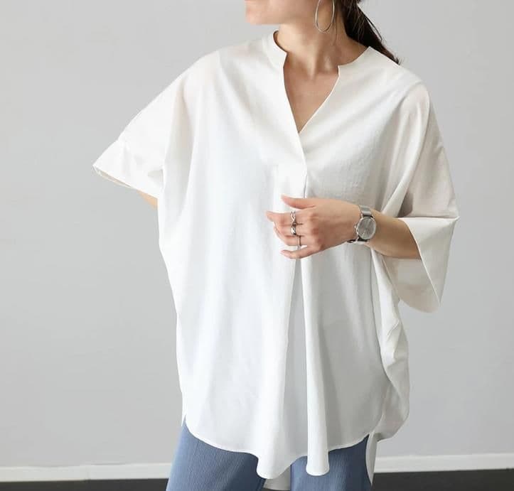 イエベ春/イエベ秋服　理想のこなれ感スキッパーネックドルマン袖ブラウス