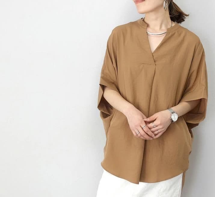 イエベ春/イエベ秋服　理想のこなれ感スキッパーネックドルマン袖ブラウス