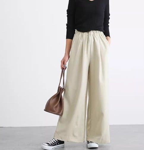 イエベ春/イエベ秋服　ゆったりタック入りワイドシルエットパンツ