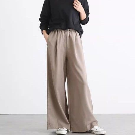 イエベ春/イエベ秋服　ゆったりタック入りワイドシルエットパンツ