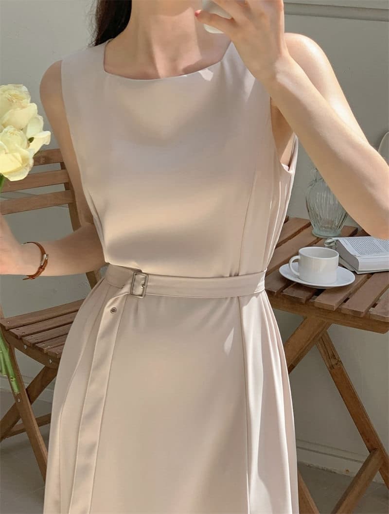 イエベ春/イエベ秋服　上品シルエット ノースリーブワンピース