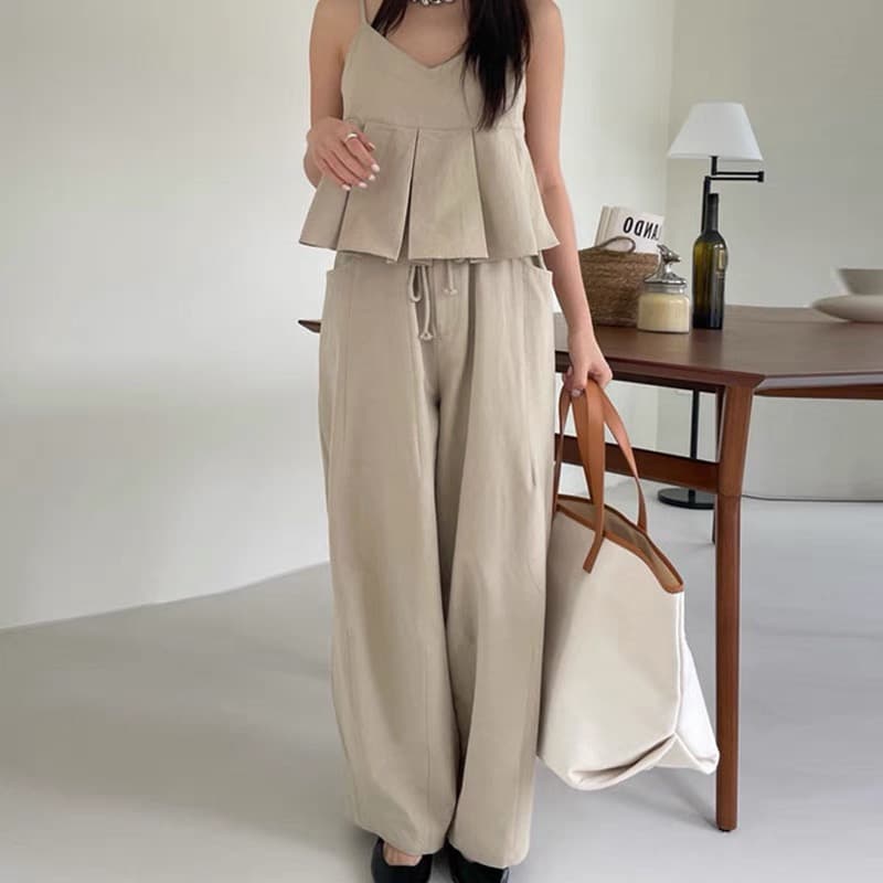 イエベ春/イエベ秋服　リラックス風ノースリーブペプラム上下セットアップ
