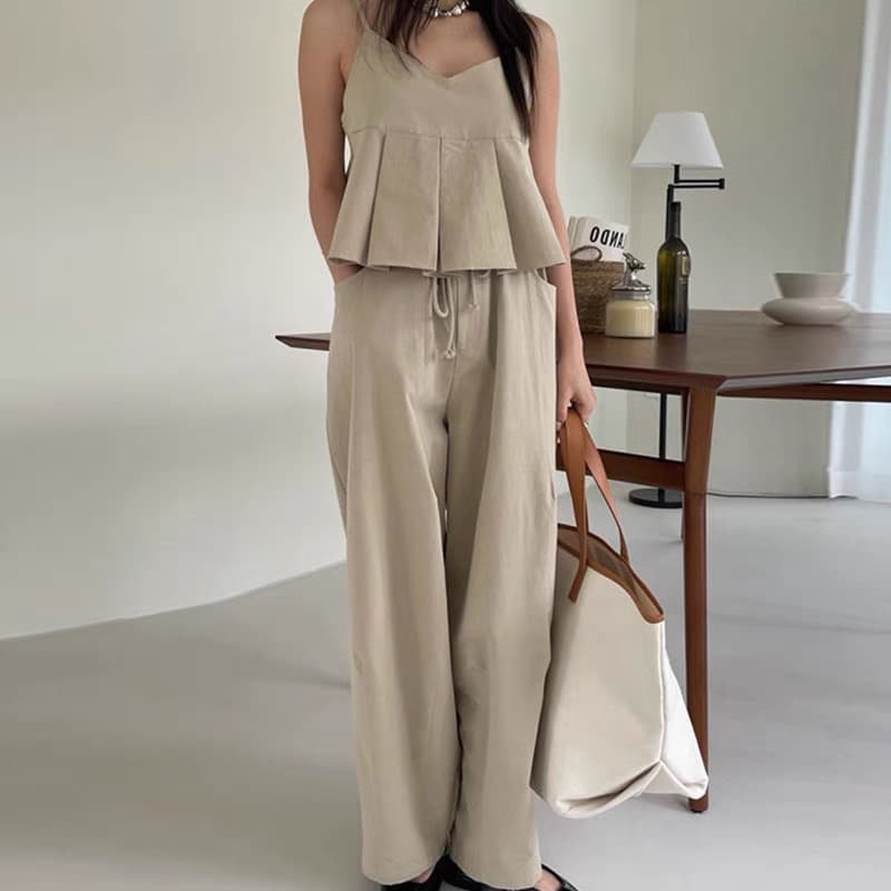 イエベ春/イエベ秋服　リラックス風ノースリーブペプラム上下セットアップ