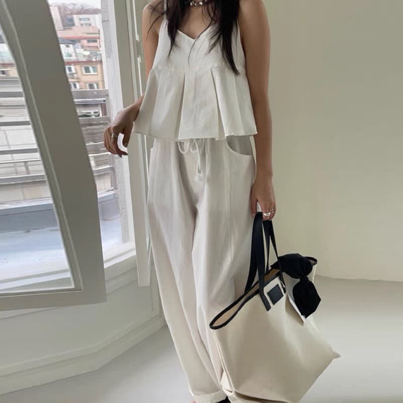 イエベ春/イエベ秋服　リラックス風ノースリーブペプラム上下セットアップ