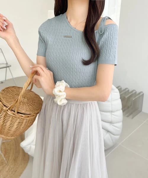 イエベ春/イエベ秋服　リボンネックケーブル編みニット