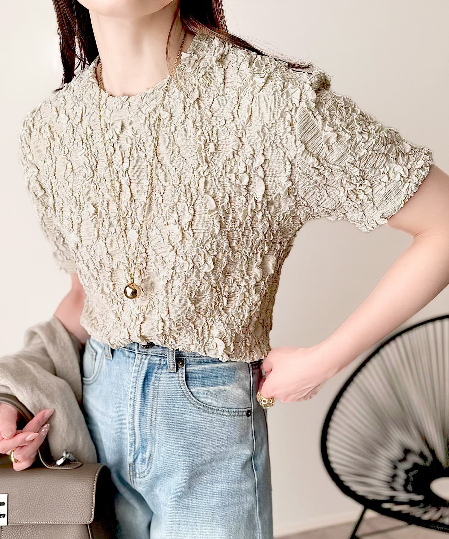 イエベ春/イエベ秋服　立体花模様クロップドTシャツ
