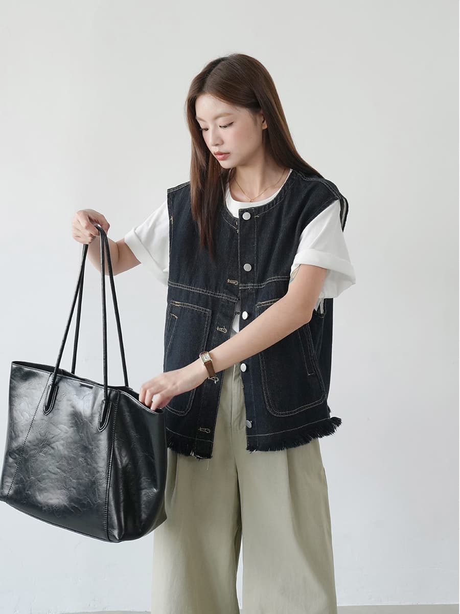 イエベ秋服　断ち切りフリンジ デニムベスト