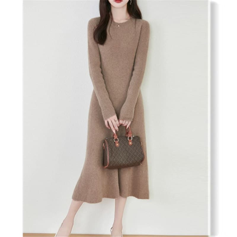 イエベ春/イエベ秋服　リブ編み長袖ニットワンピース膝丈裾フレア