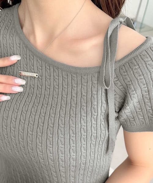 イエベ春/イエベ秋服　リボンネックケーブル編みニット