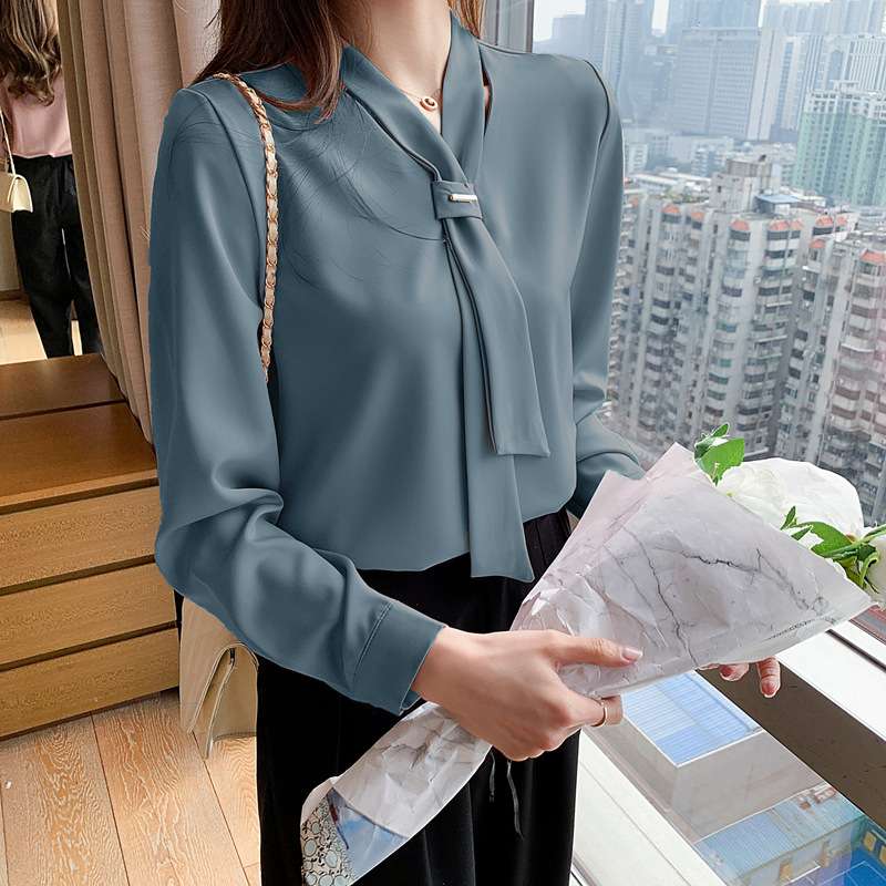 イエベ春服　優雅なタイ付きシルエットブラウス