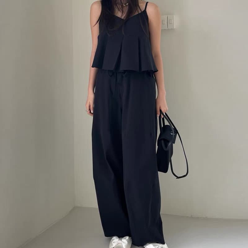 イエベ春/イエベ秋服　リラックス風ノースリーブペプラム上下セットアップ