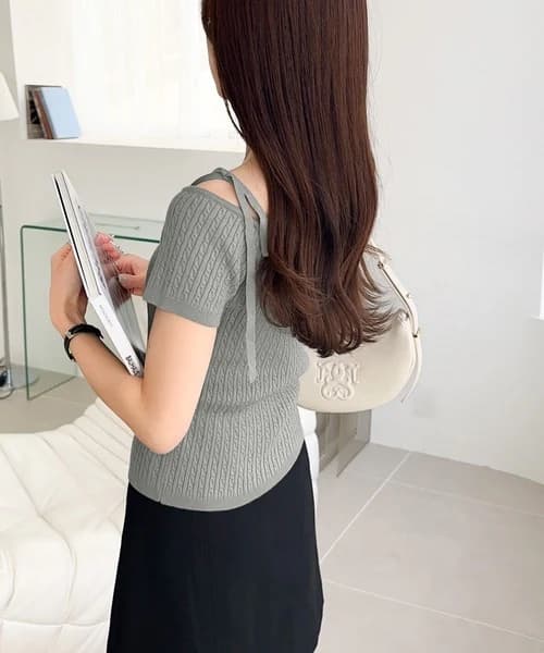 イエベ春/イエベ秋服　リボンネックケーブル編みニット