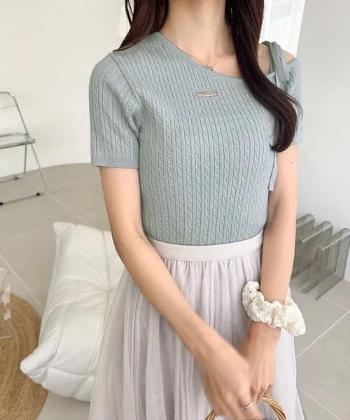 イエベ春/イエベ秋服　リボンネックケーブル編みニット