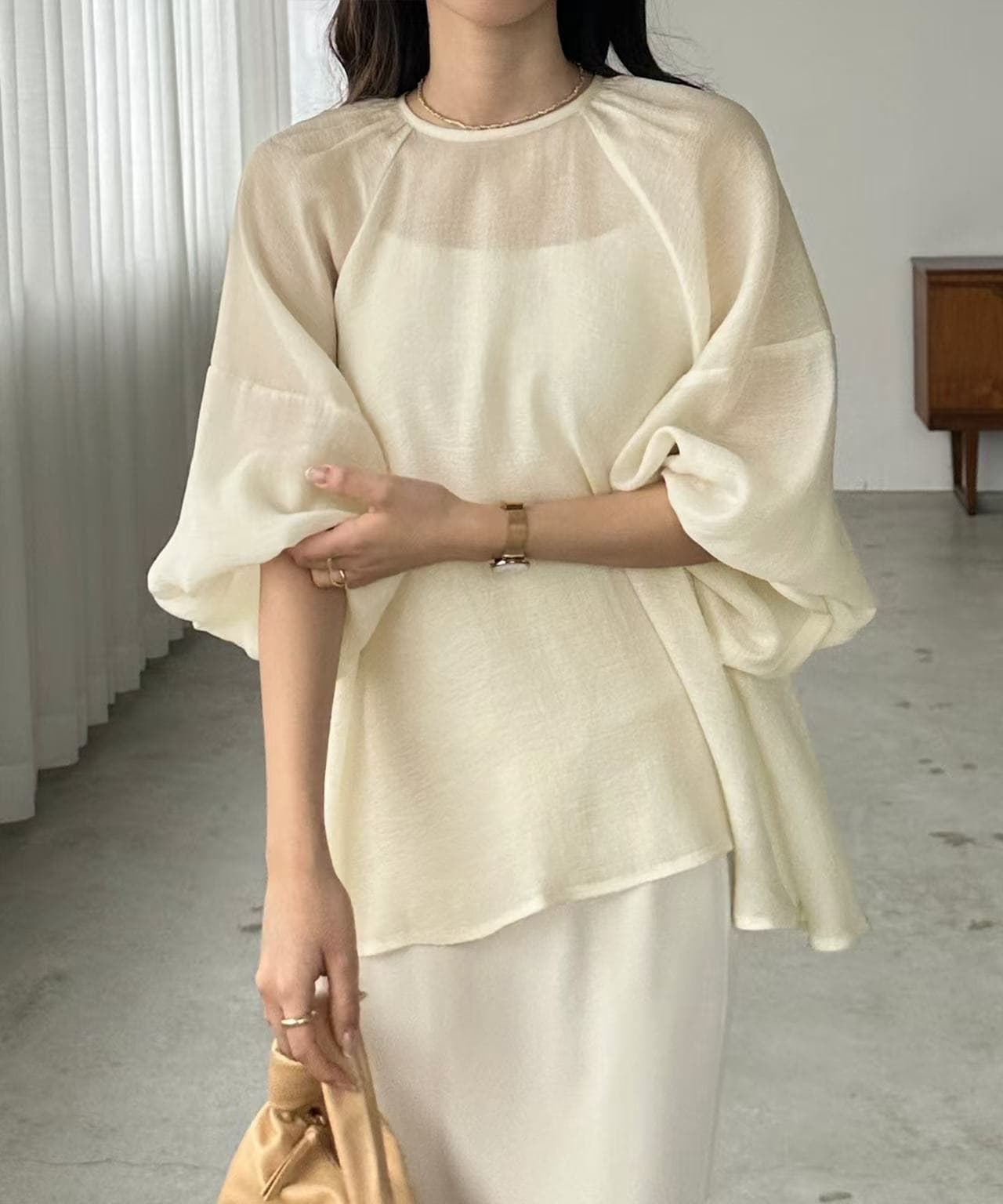 イエベ春/イエベ秋服　ふんわりバルーン袖クルーネック七分袖ブラウス