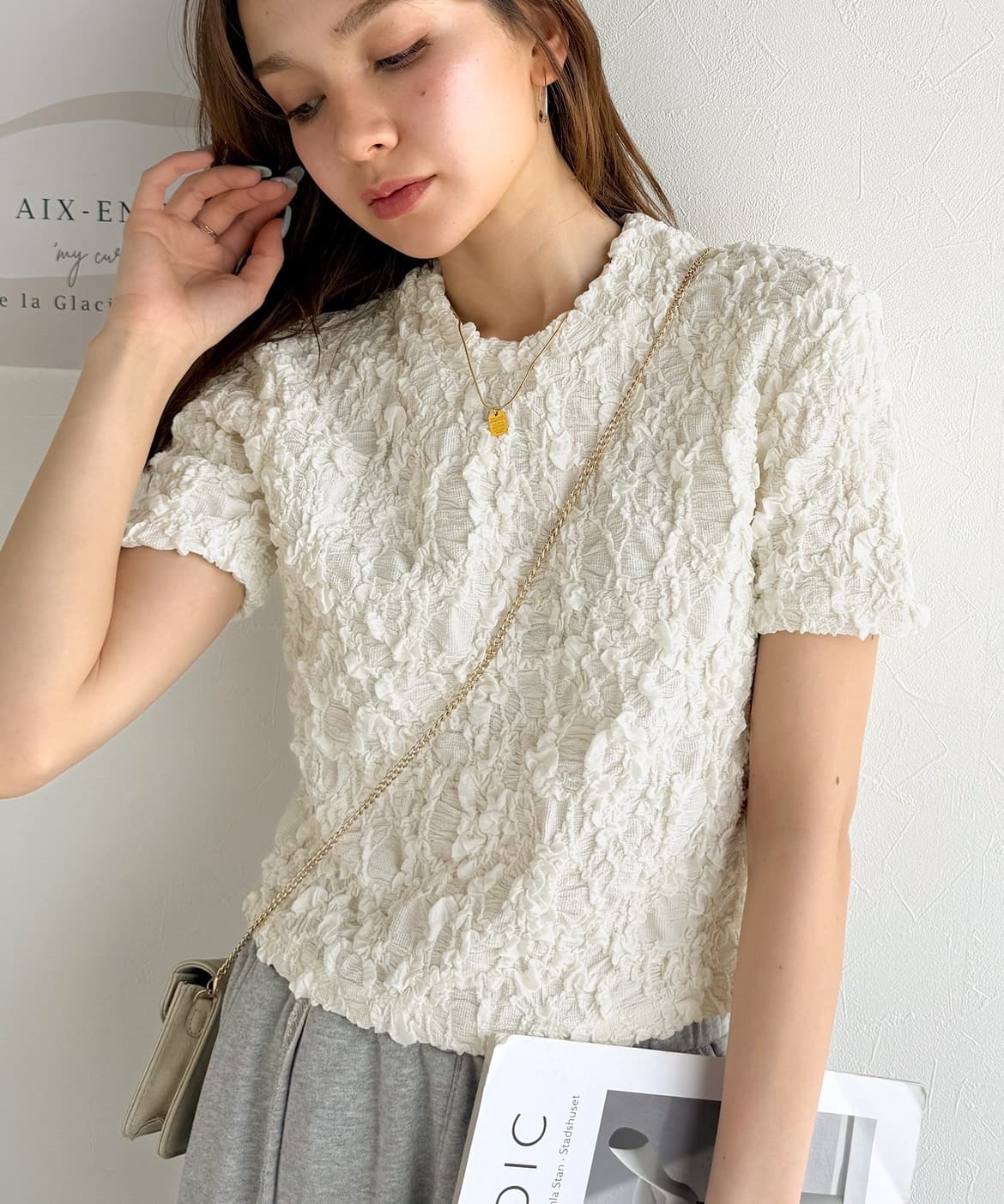 イエベ春/イエベ秋服　立体花模様クロップドTシャツ