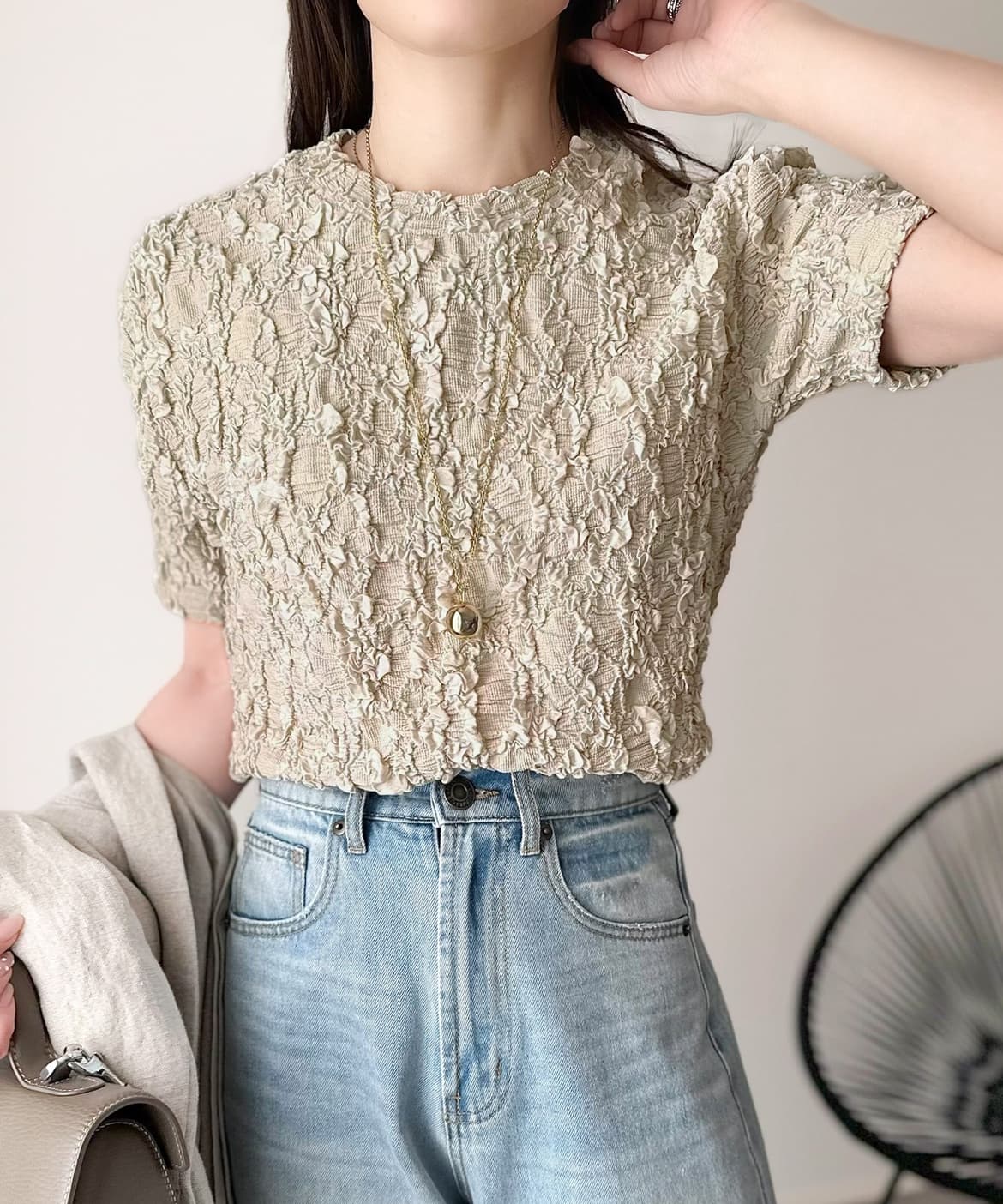 イエベ春/イエベ秋服　立体花模様クロップドTシャツ