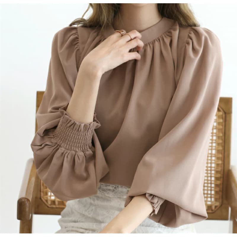 イエベ春/イエベ秋服　上品シャーリング袖ギャザーブラウス