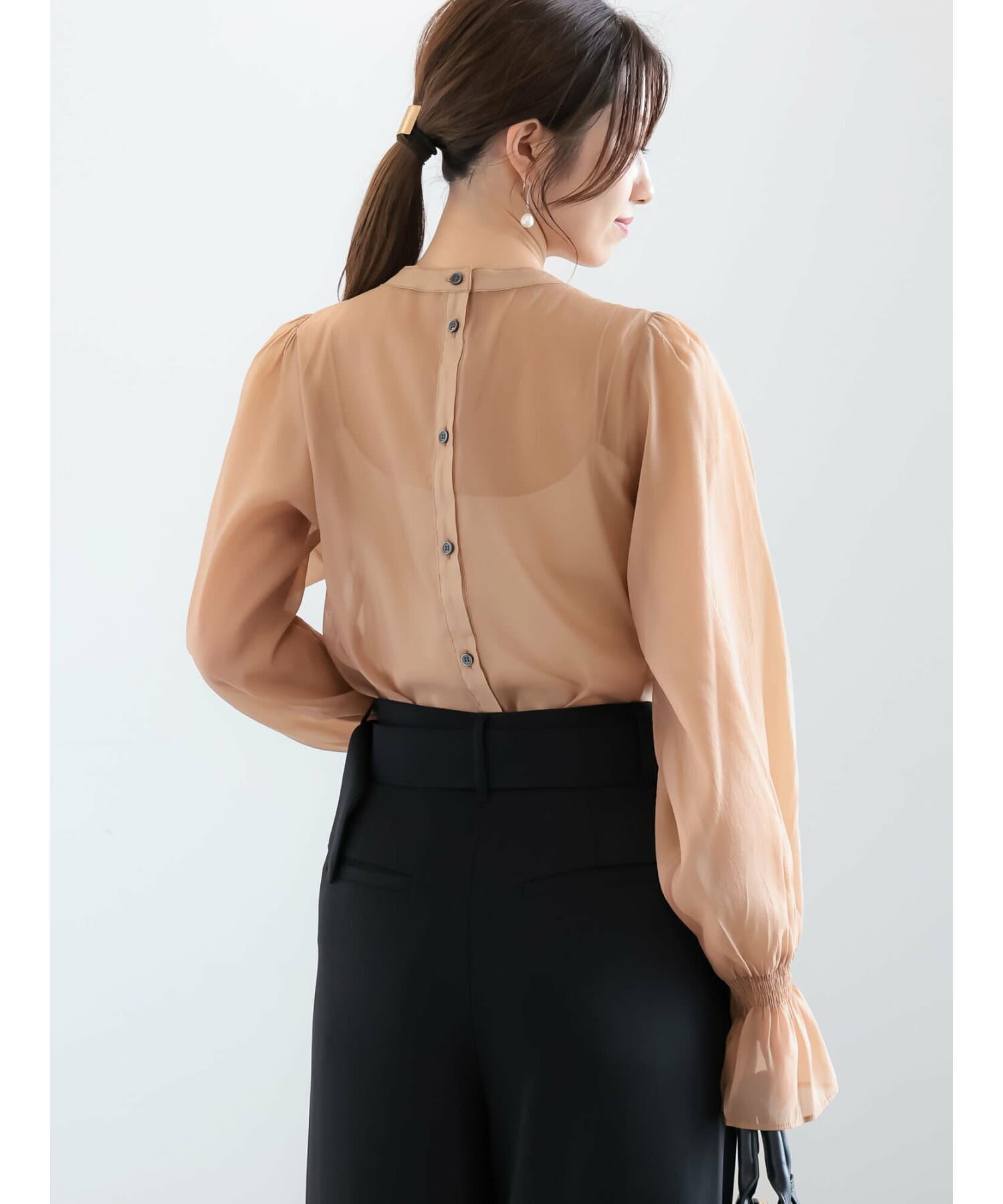 イエベ春/イエベ秋服　ギャザー袖シアーブラウス