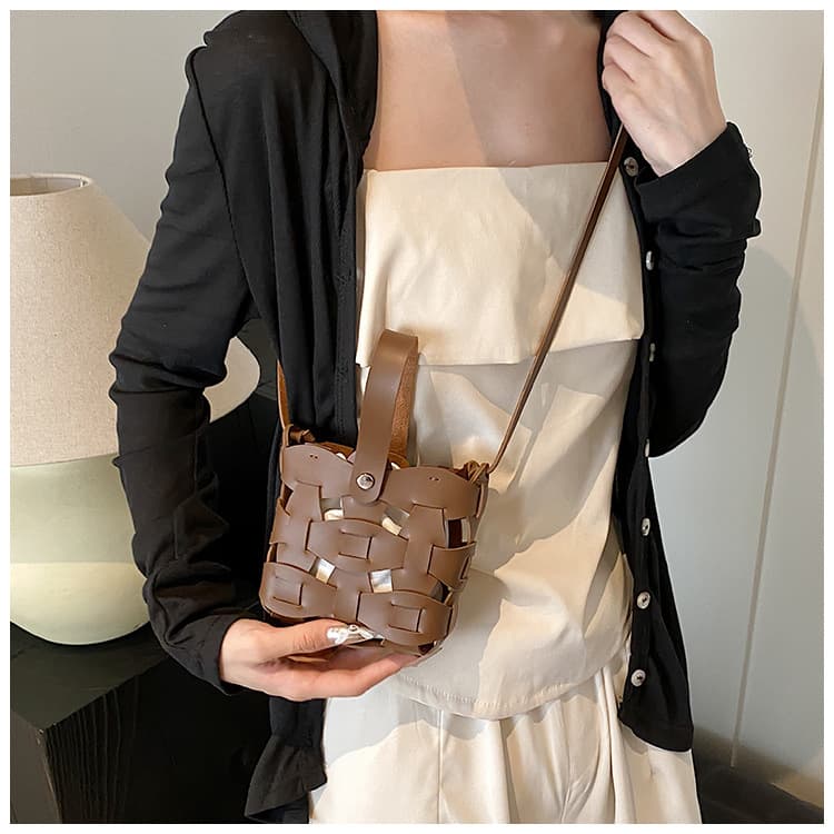 イエベ春/イエベ秋服　メッシュ編みレザー手提げバッグ
