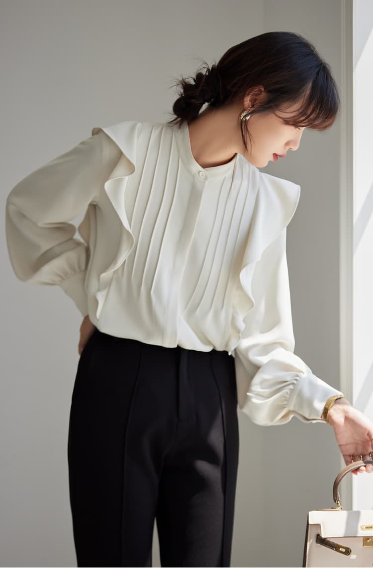 イエベ春/イエベ秋服　　立体ピンタック襟付き長袖ブラウス