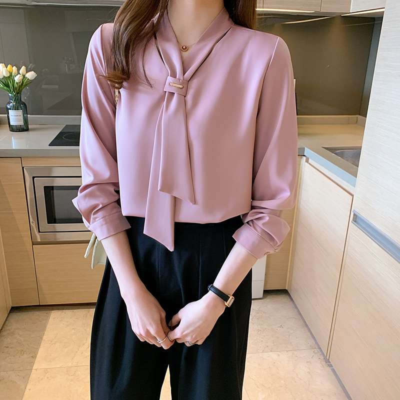 イエベ春服　優雅なタイ付きシルエットブラウス