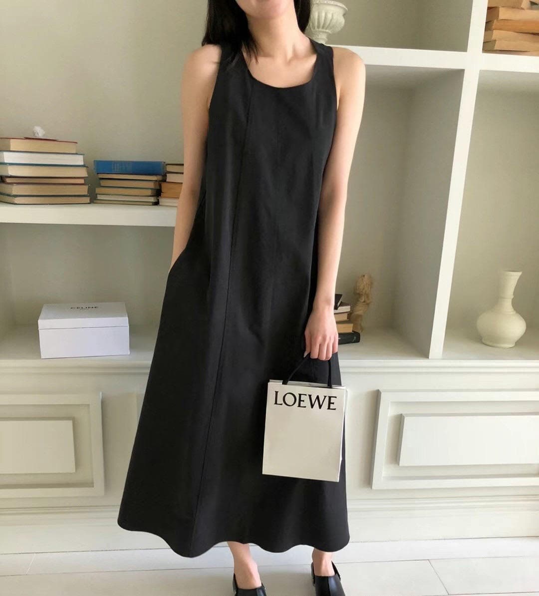 イエベ服　韓国風ノースリーブワンピース 上品ロング丈