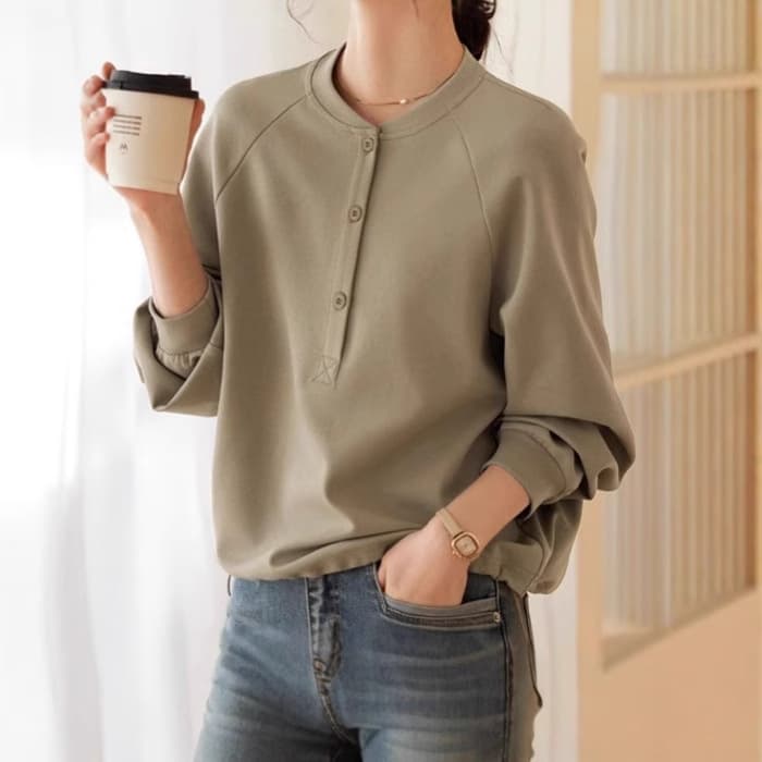 イエベ秋服　丸首ボタン付きラグランスリーブスウェット