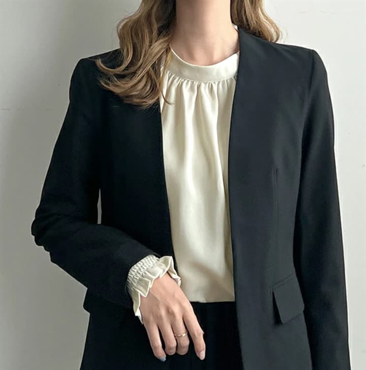 イエベ春/イエベ秋服　上品シャーリング袖ギャザーブラウス