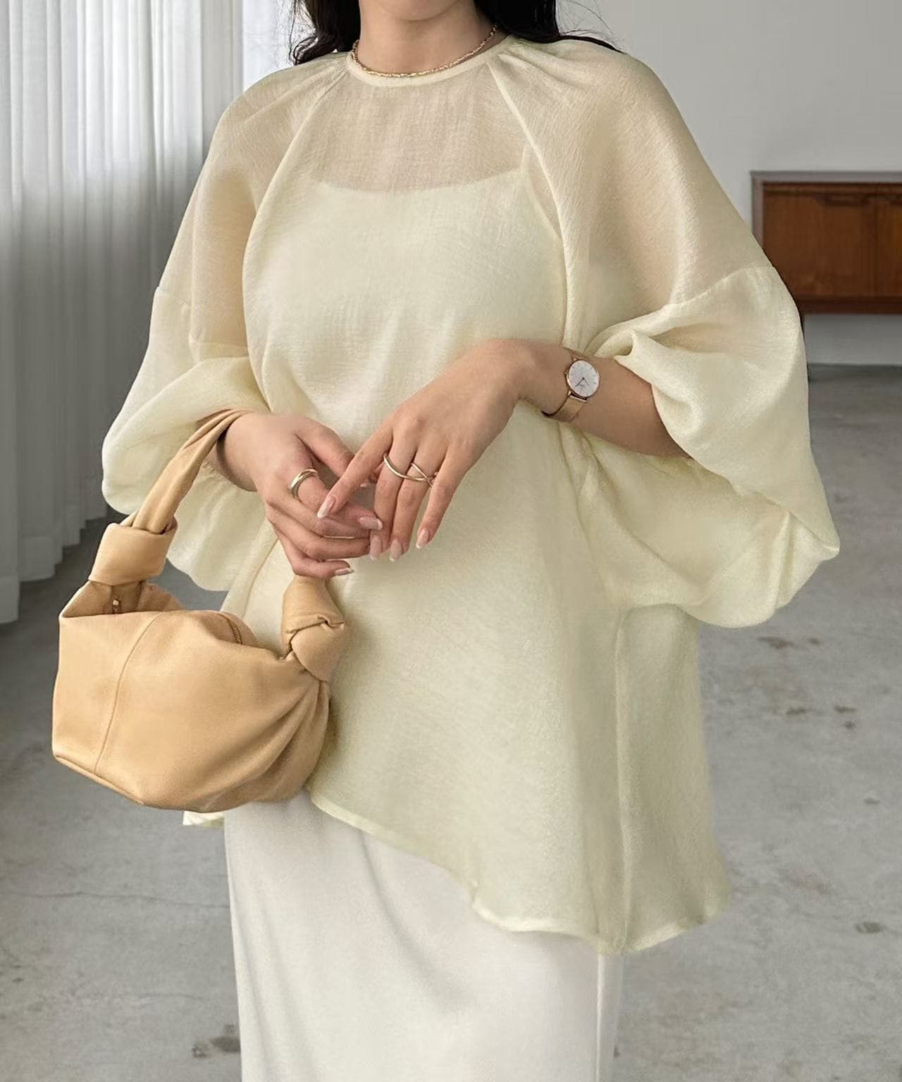 イエベ春/イエベ秋服　ふんわりバルーン袖クルーネック七分袖ブラウス