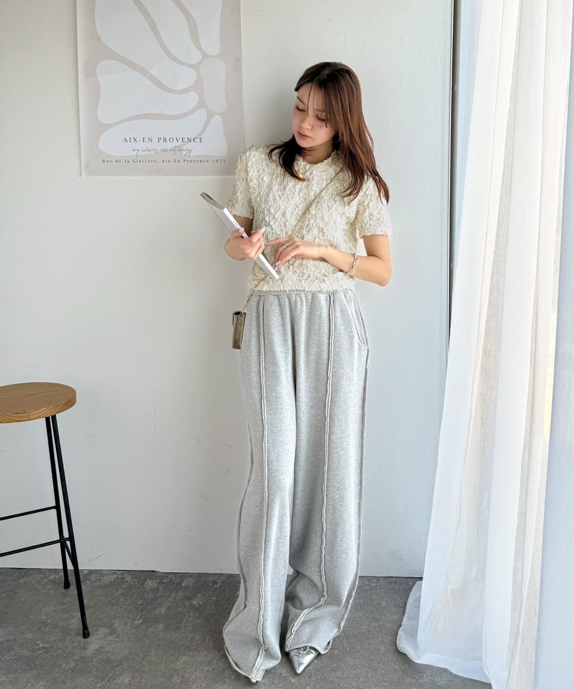 イエベ春/イエベ秋服　立体花模様クロップドTシャツ