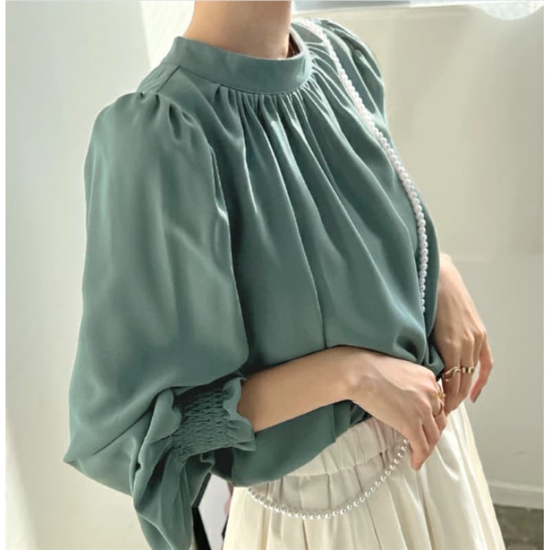 イエベ春/イエベ秋服　上品シャーリング袖ギャザーブラウス