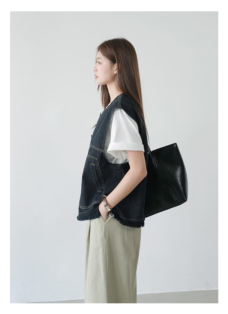 イエベ秋服　断ち切りフリンジ デニムベスト