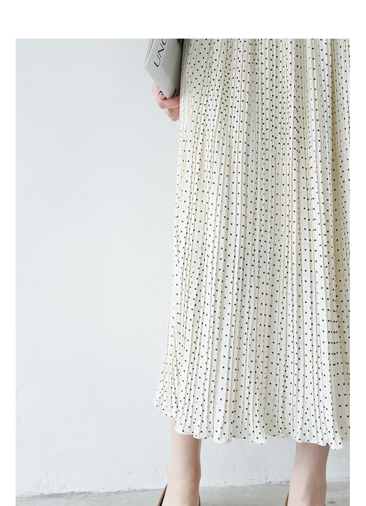 イエベ春/イエベ秋服　優雅な揺れ感 水玉模様プリーツスカート