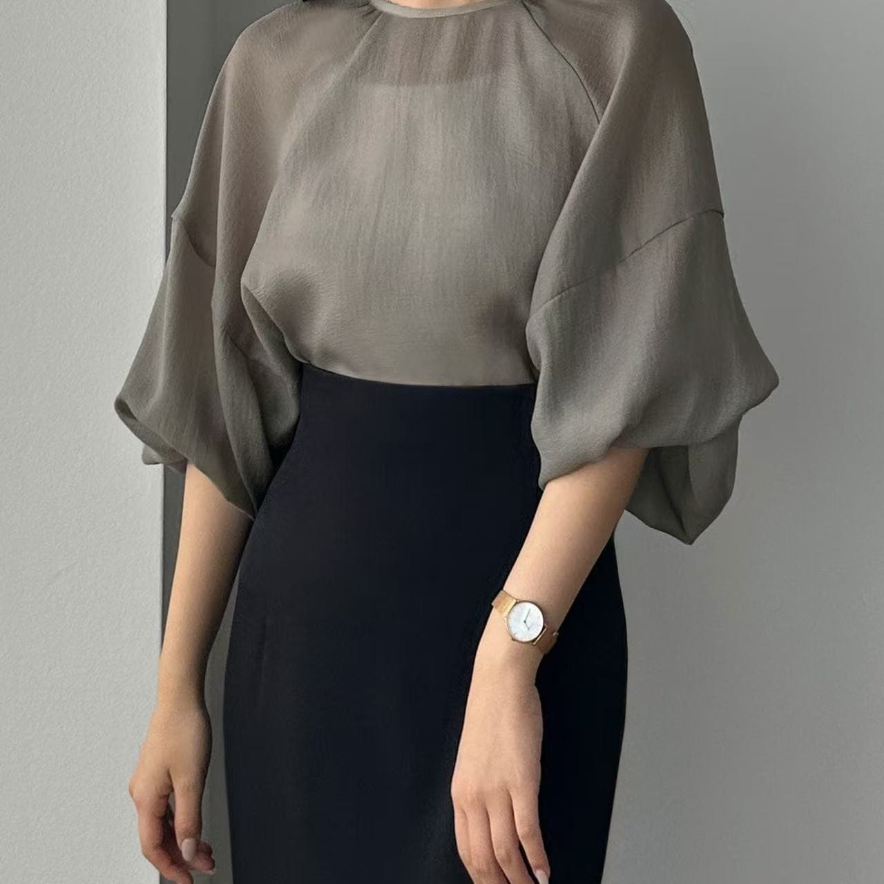 イエベ春/イエベ秋服　ふんわりバルーン袖クルーネック七分袖ブラウス