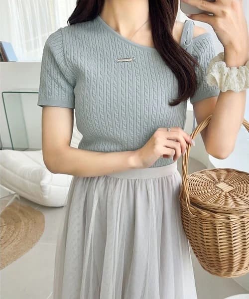 イエベ春/イエベ秋服　リボンネックケーブル編みニット