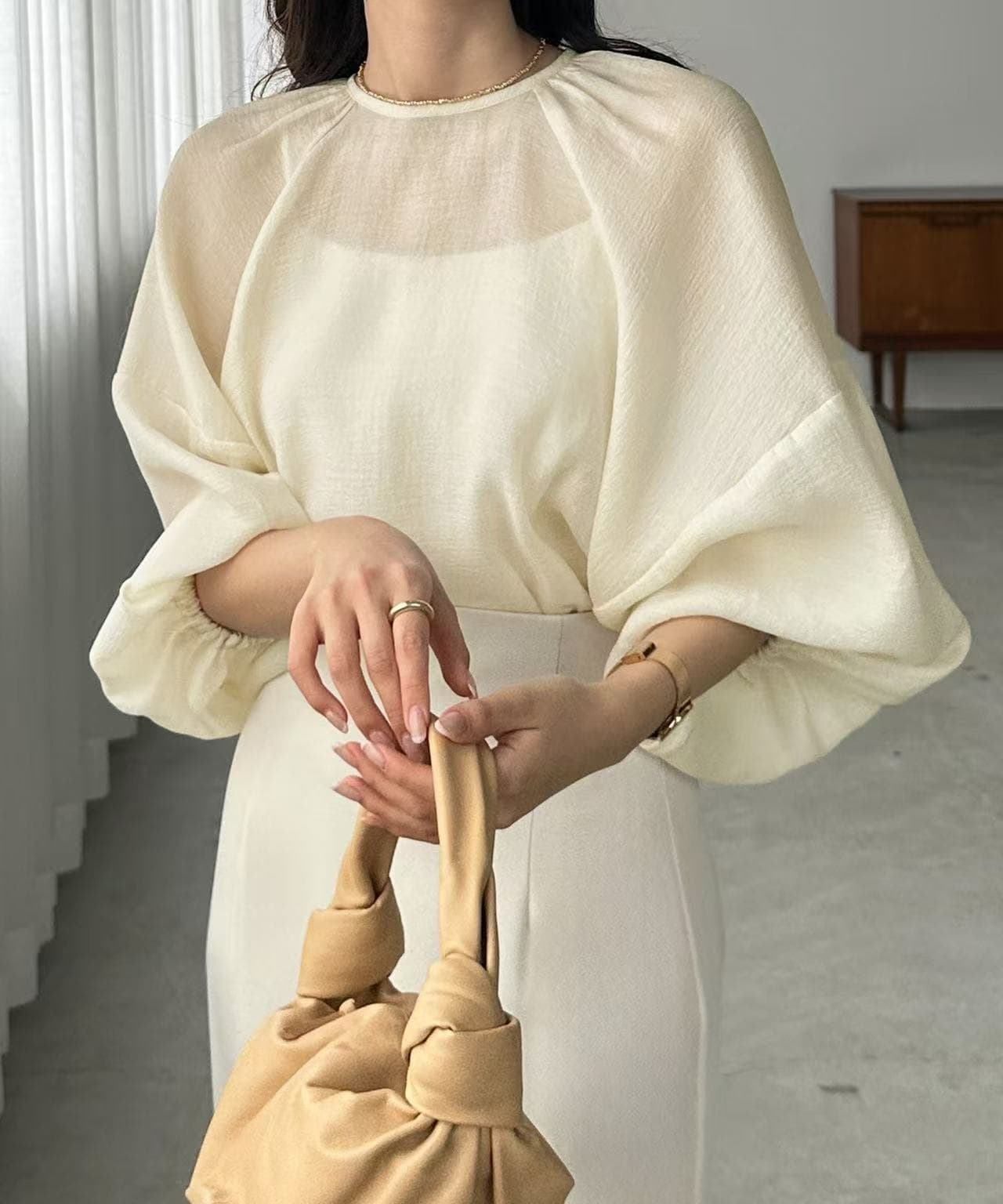 イエベ春/イエベ秋服　ふんわりバルーン袖クルーネック七分袖ブラウス