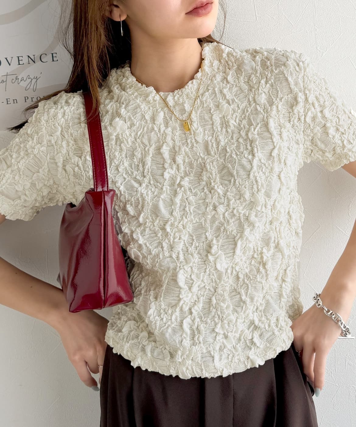 イエベ春/イエベ秋服　立体花模様クロップドTシャツ