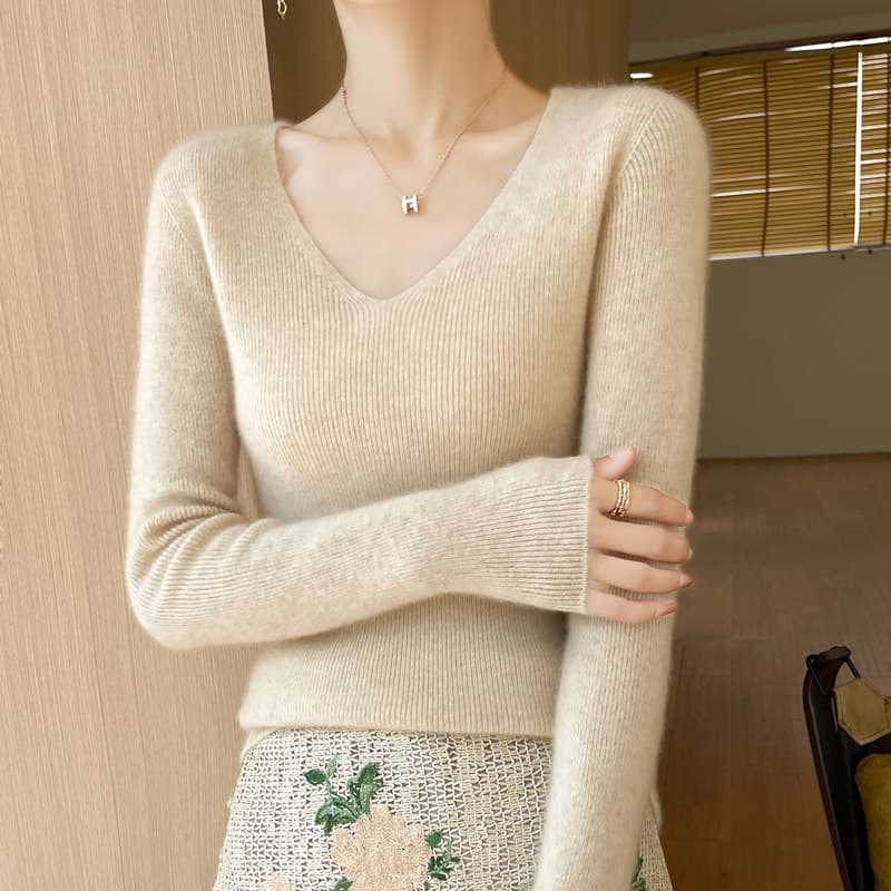 イエベ春/イエベ秋服　上品なブイネックリブ編み長袖ニット